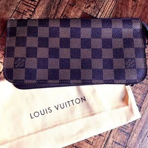 Louis Vuitton Damier Zippy Wallet